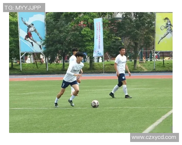 足球明星手机锁屏图欣赏让你随时感受绿茵场上的激情与魅力